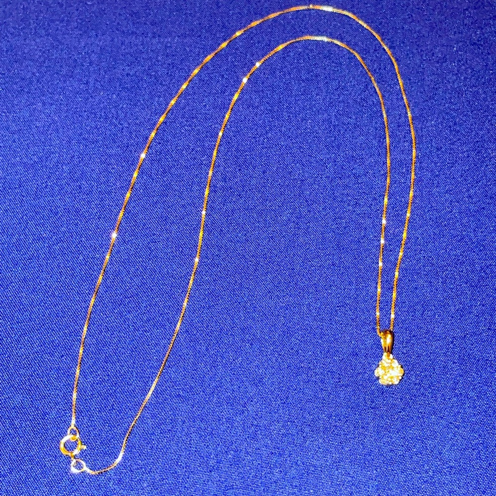 10K Yellow Gold Cluster Diamond Pendant Necklace